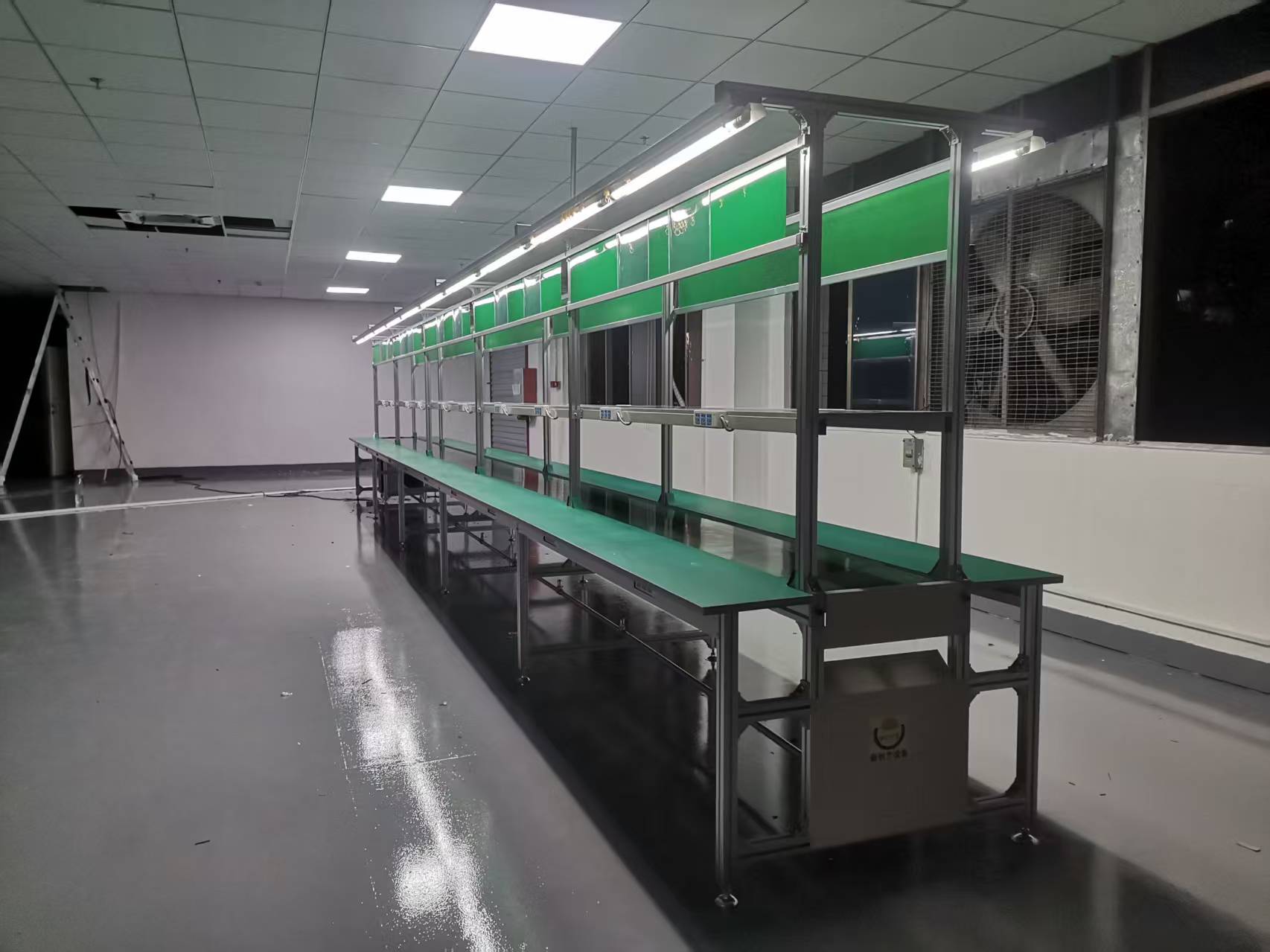 铝直型PVC流水线已安装完毕!